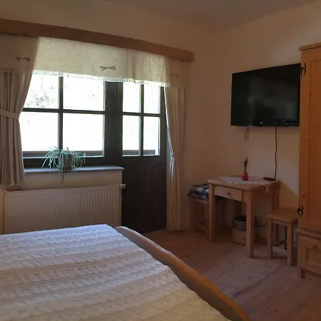 Pod Macesnovo Streho