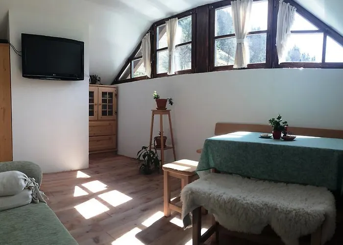 Pod Macesnovo Streho Solčava